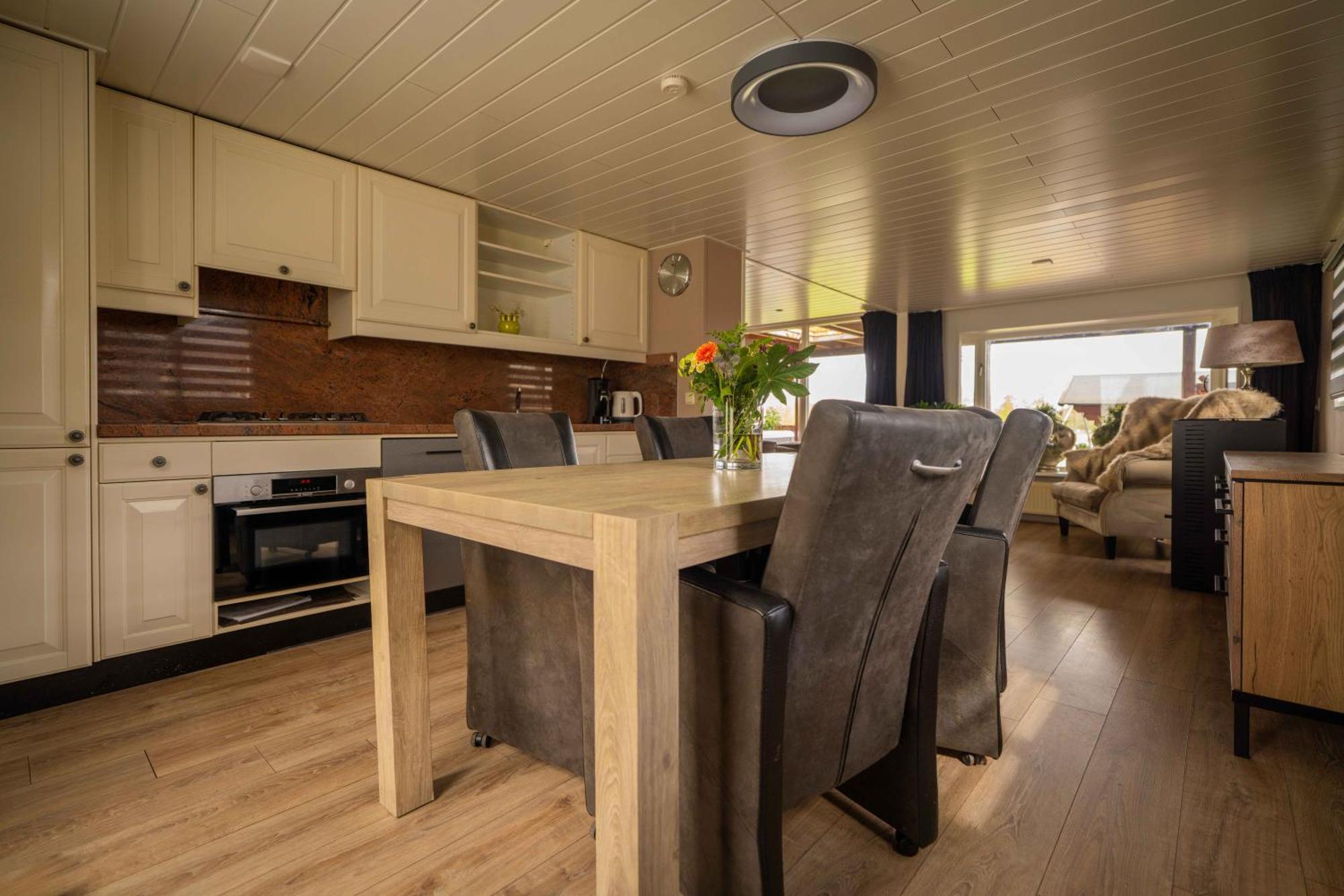 Drents Genieten - Lavendelheide Met Uitzicht Op Het Water Erm 外观 照片